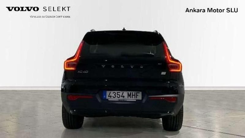 Usado Volvo XC40 Plus 300 kW (408 CV) 2023 Negro SUV