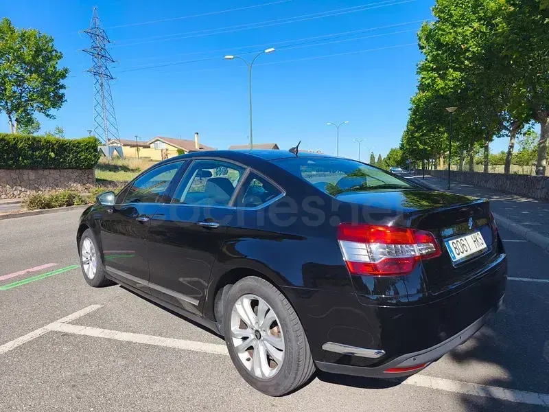 Usado Citroën C5 140 CV (102 kW) 2012 Negro Berlina
