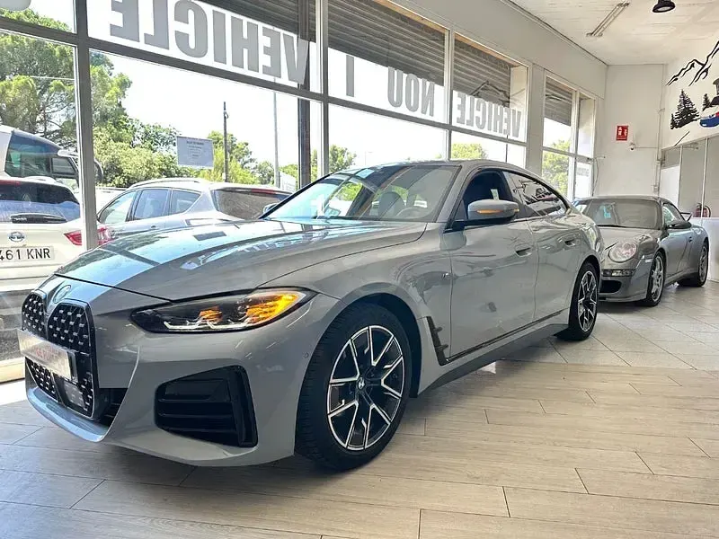 Usado BMW 218 150 CV (110 kW) 2023 Gris / plata Familiar