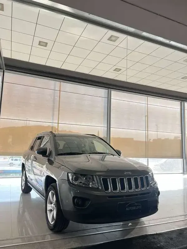 Usado Jeep Compass Limited 136 CV (100 kW) 2012 Gris SUV