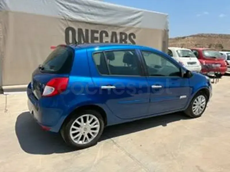 Usado Renault Clio II Expression 100 CV (73 kW) 2010 Azul Berlina