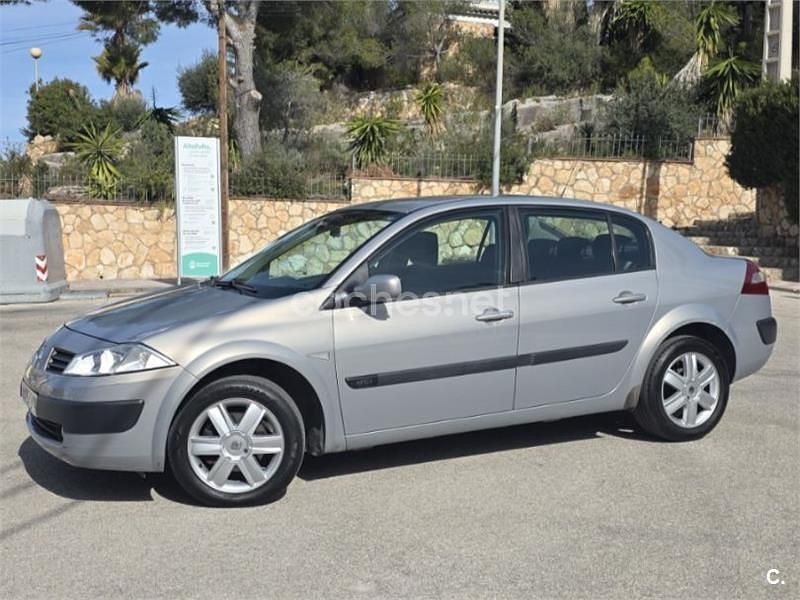 Usado Renault Mégane II Authentique 100 CV (73 kW) 2005 Verde Berlina