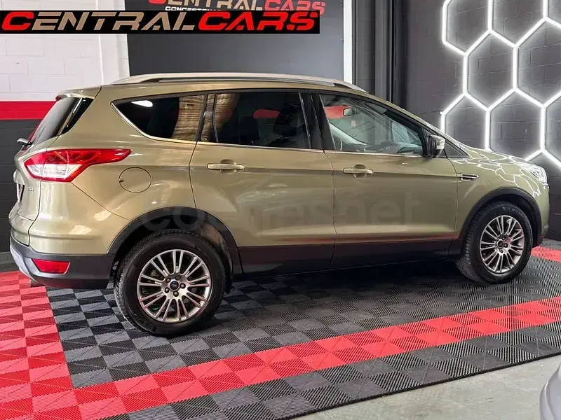 Usado Ford Kuga Titanium 150 CV (110 kW) 2013 Gris / plata SUV