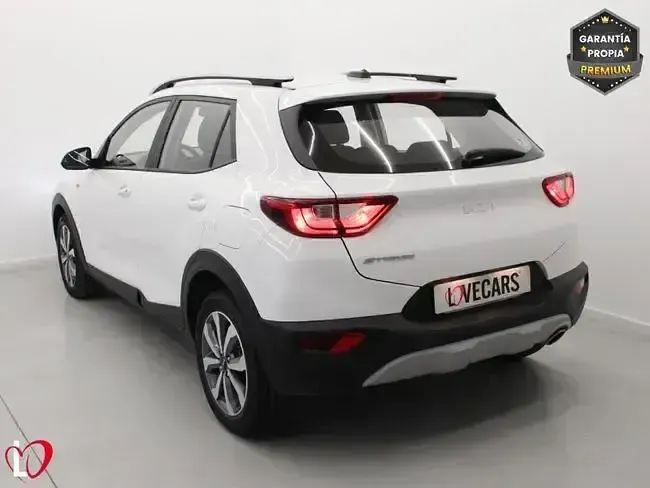 Usado Kia Stonic 84 CV (61 kW) 2022 Blanco SUV