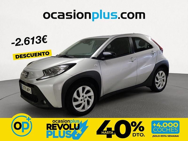 Usado Toyota Aygo X Play 72 CV (52 kW) 2024 Gris / plata SUV