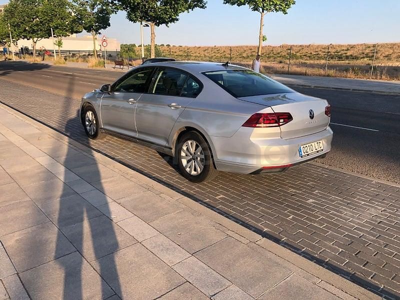 Usado VW Passat Executive 150 CV (110 kW) 2021 Gris / plata Berlina