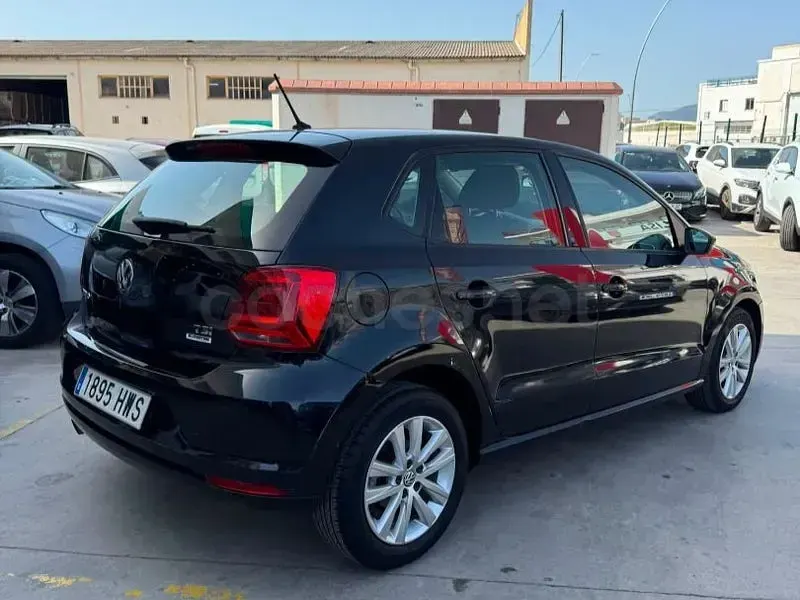 Usado VW Polo Advance 90 CV (66 kW) 2014 Negro Berlina