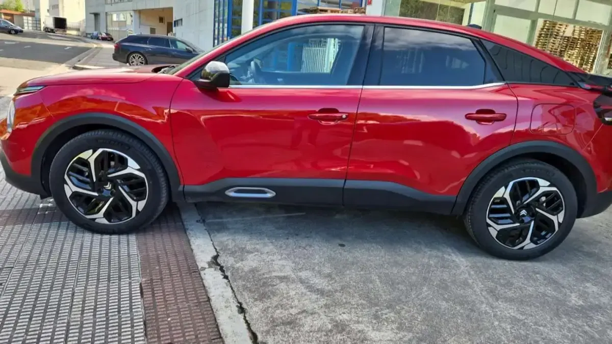 Usado Citroën C4 131 CV (96 kW) 2024 Rojo SUV