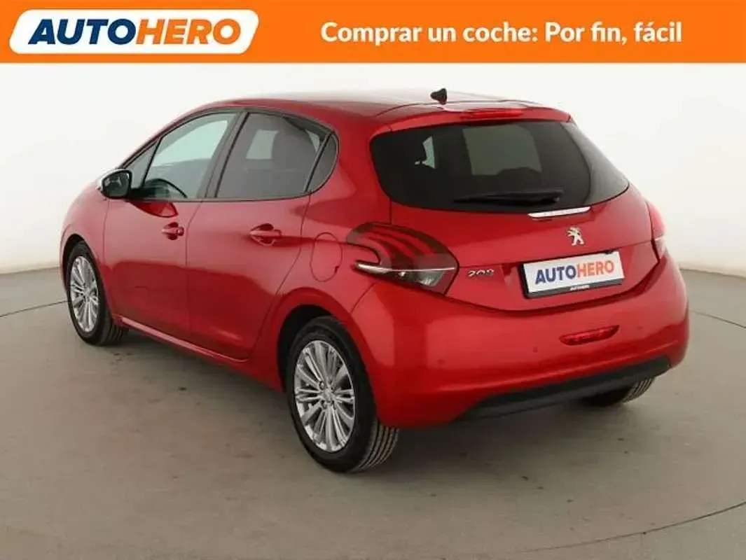 Usado Peugeot 208 Signature Sky 99 CV (72 kW) 2019 Rojo Utilitario