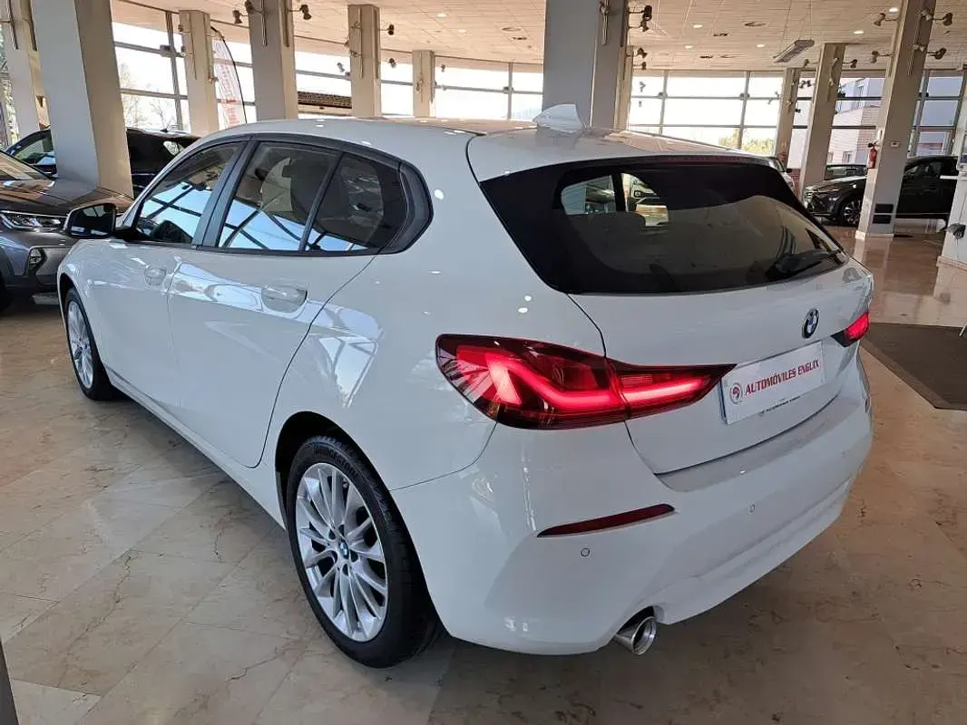 Usado BMW 118 Comfort Edition 136 CV (100 kW) 2022 Blanco Utilitario