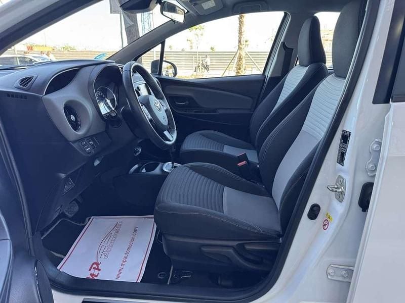 Usado Toyota Yaris Hybrid Active 100 CV (73 kW) 2017 Blanco Utilitario