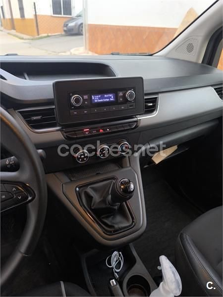 Usado Renault Kangoo 75 CV (55 kW) 2022 Blanco Monovolumen