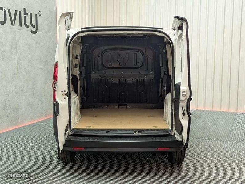 Usado Fiat Doblò 95 CV (69 kW) 2021 Blanco Monovolumen