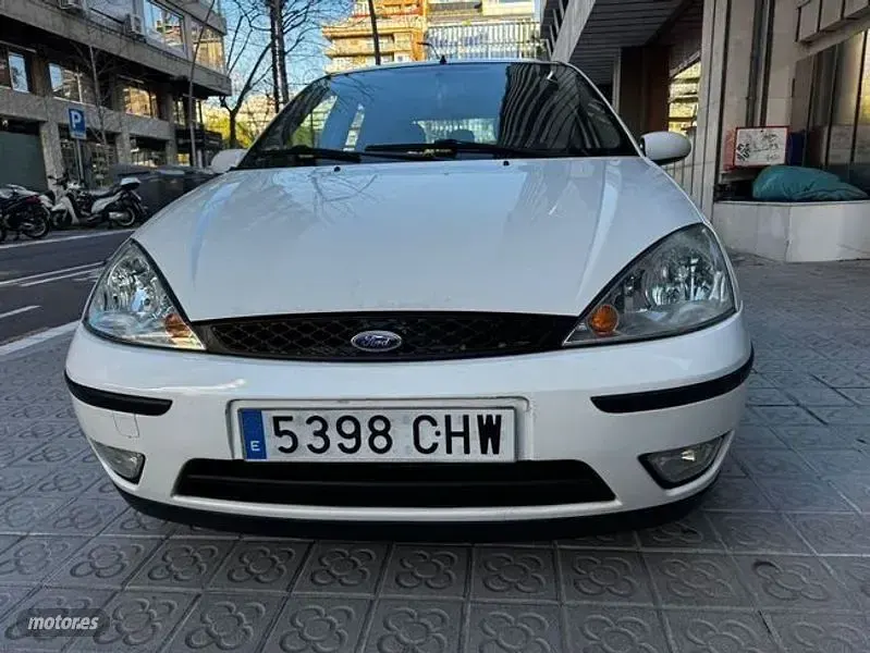 Usado Ford Focus Trend 100 CV (73 kW) 2003 Blanco Berlina