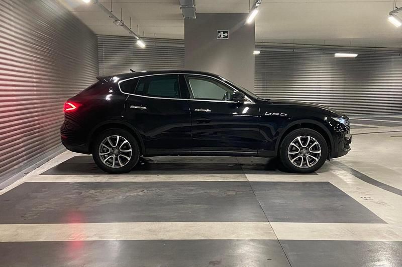 Usado Maserati Levante 275 CV (202 kW) 2018 820 negro SUV