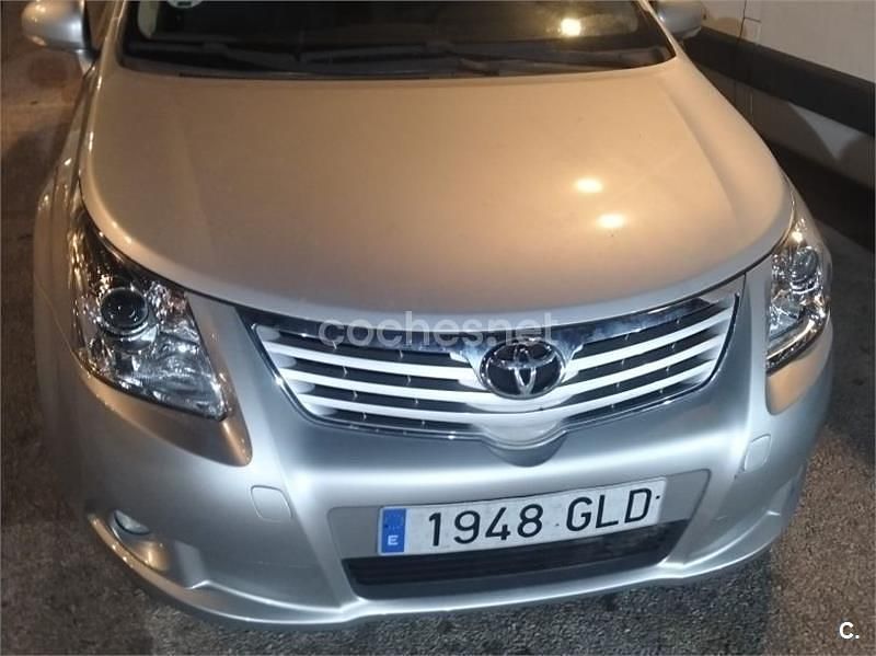Usado Toyota Avensis Sol 126 CV (92 kW) 2009 Gris / plata Berlina