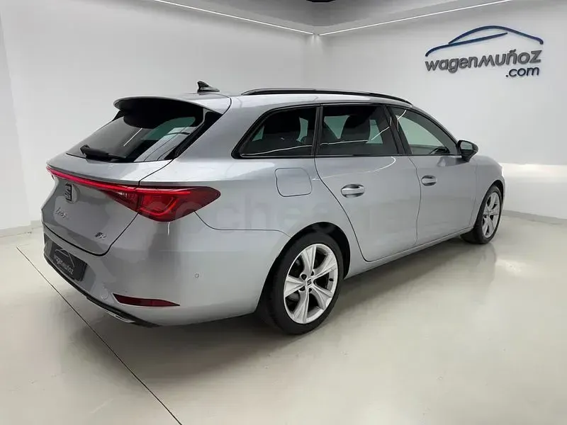 Usado Seat Leon FR 150 CV (110 kW) 2022 Gris / plata Familiar