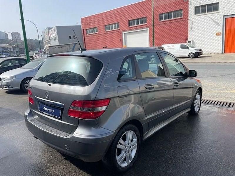 Usado Mercedes B170 116 CV (85 kW) 2009 Gris / plata Monovolumen