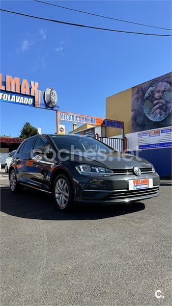 Gris / plata Usado 2019 VW Golf VII Advance Familiar | 14.000 € (Precio justo) - Imagen 1/4