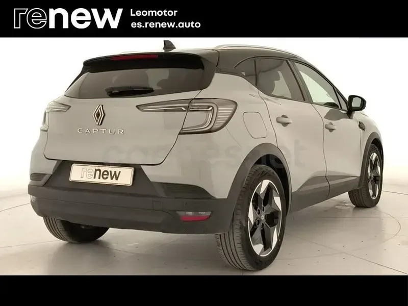 Usado Renault Captur Techno 100 CV (73 kW) 2025 Gris / plata SUV