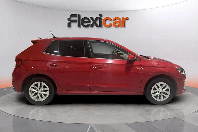 Usado Skoda Fabia Selection 95 CV (69 kW) 2024 Rojo Berlina