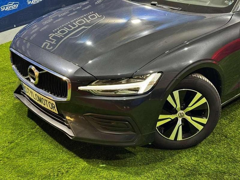 Usado Volvo V60 Momentum 150 CV (110 kW) 2021 Blanco Familiar