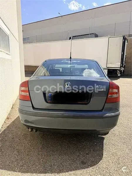 Usado Skoda Octavia Active 105 CV (77 kW) 2006 Gris / plata Berlina
