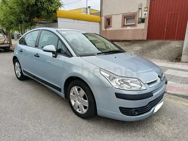 Usado Citroën C4 92 CV (67 kW) 2006 Azul Berlina