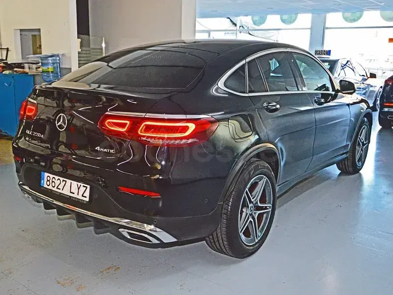 Usado Mercedes GLC220 194 CV (142 kW) 2022 Negro Coupe