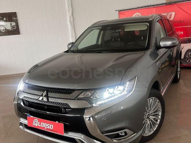 Usado Mitsubishi Outlander P-HEV 224 CV (164 kW) 2019 Gris / plata SUV