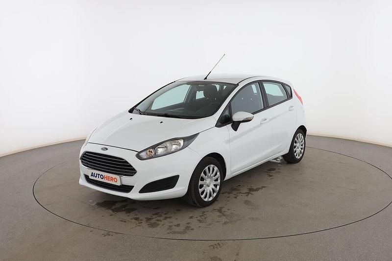 Usado Ford Fiesta Trend 82 CV (60 kW) 2015 Blanco Utilitario