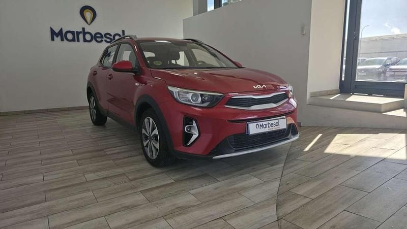 Usado Kia Stonic 101 CV (74 kW) 2022 Burdeos SUV