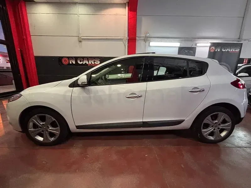 Usado Renault Mégane Dynamique 110 CV (80 kW) 2011 Blanco Berlina