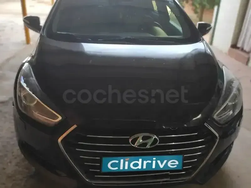 Usado Hyundai i40 Style 141 CV (103 kW) 2015 Negro Berlina