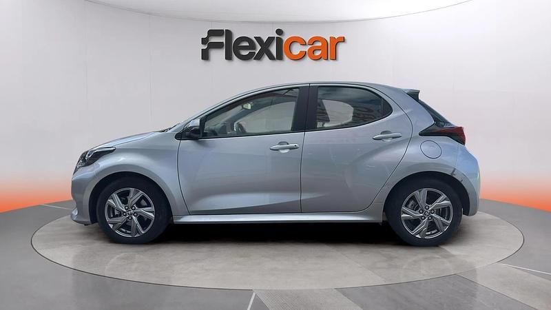 Usado Toyota Yaris Hybrid Active 116 CV (85 kW) 2024 Gris Utilitario