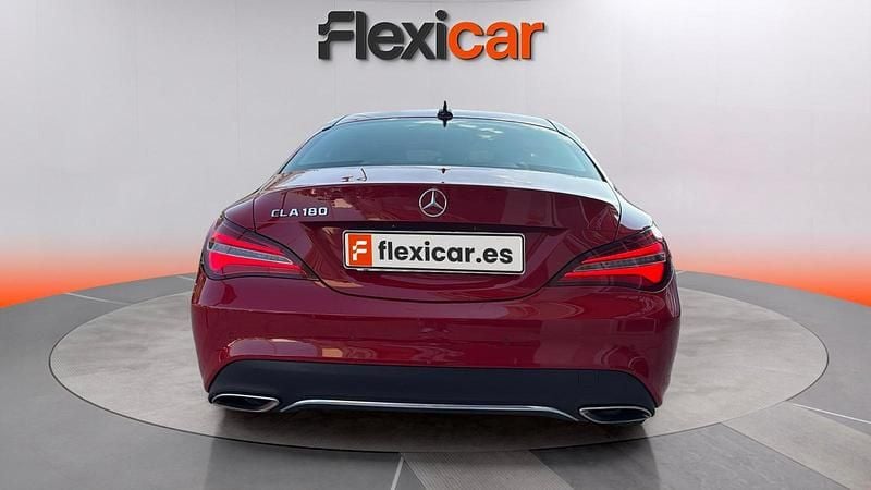 Usado Mercedes CLA180 122 CV (89 kW) 2017 Rojo Berlina