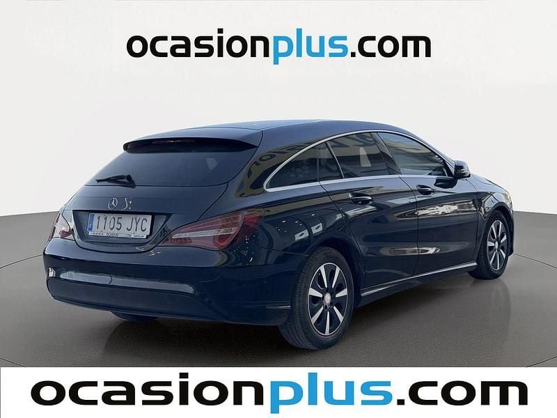 Usado Mercedes CLA180 Shooting Brake 122 CV (89 kW) 2016 Negro Familiar