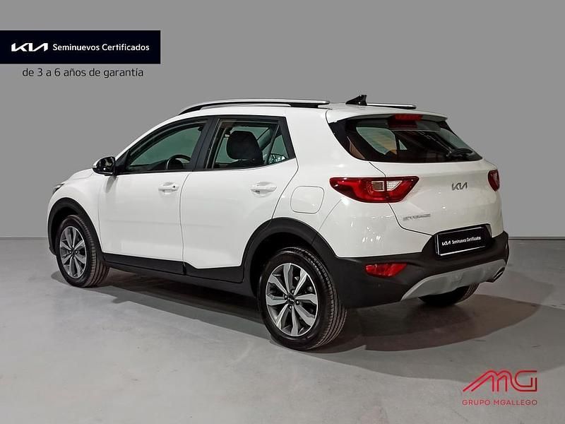 Usado Kia Stonic 100 CV (73 kW) 2024 Clear white (ud) SUV