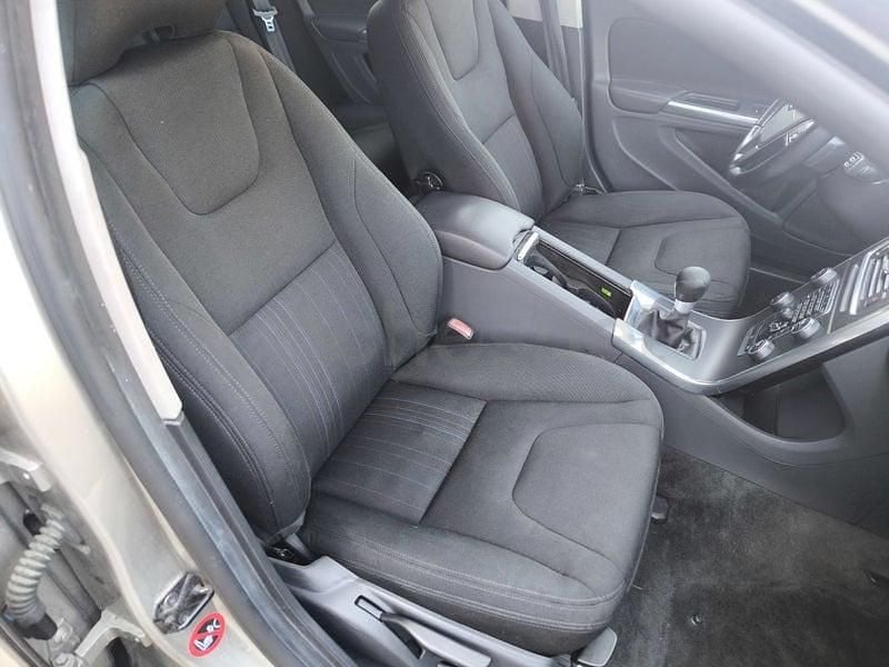 Usado Volvo V60 Kinetic 115 CV (84 kW) 2012 Gris / plata Familiar