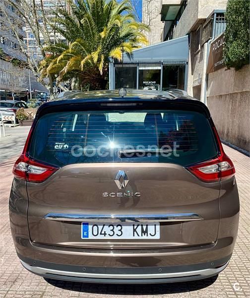 Usado Renault Grand Scénic IV Zen 140 CV (102 kW) 2018 Marrón Monovolumen