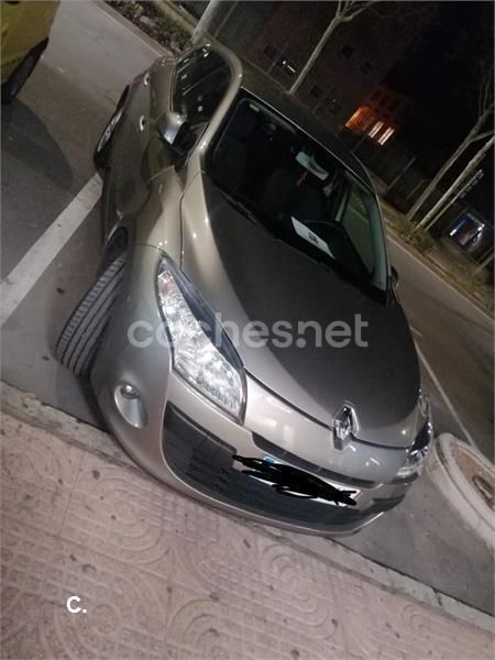 Beige Usado 2010 Renault Mégane III Dynamique Berlina | 4800 € (Buen precio) - Imagen 1/1