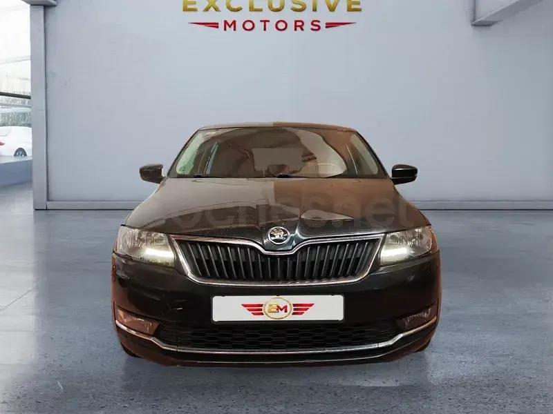 Usado Skoda Rapid Active 95 CV (69 kW) 2019 Negro Utilitario