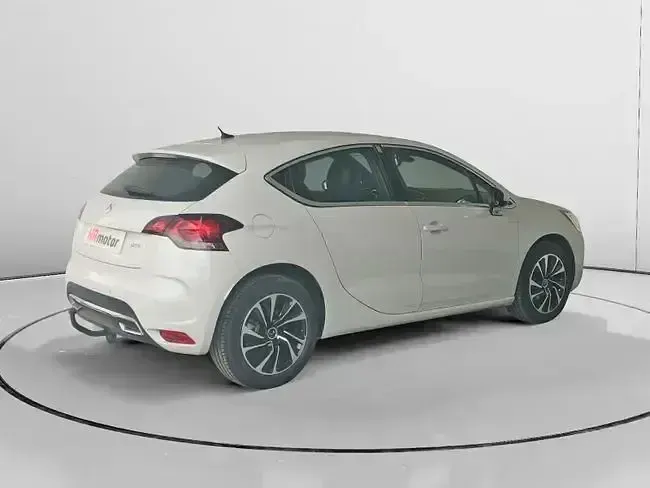 Usado DS Automobiles DS4 Style 131 CV (96 kW) 2015 Blanco Berlina