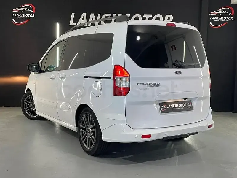 Usado Ford Tourneo Courier Sport 100 CV (73 kW) 2022 Blanco Monovolumen