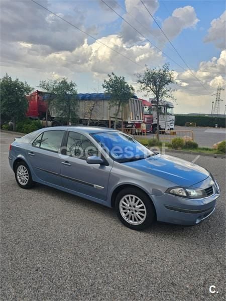 Azul Usado 2006 Renault Laguna II Initiale Berlina | 2700 € (Buen precio) - Imagen 1/4