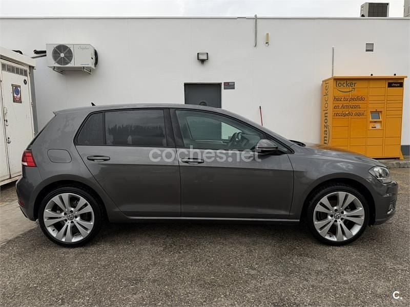Usado VW Golf VII Advance 110 CV (80 kW) 2019 Gris / plata Berlina