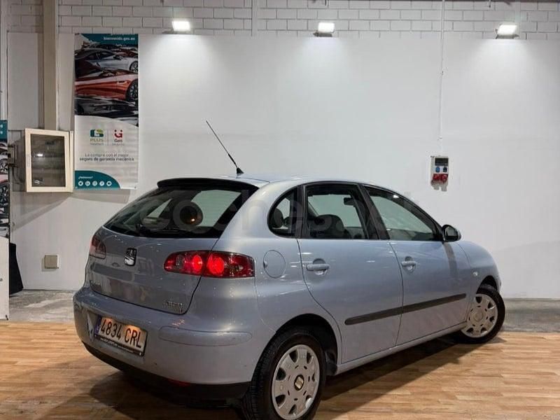 Usado Seat Ibiza 100 CV (73 kW) 2004 Azul Utilitario
