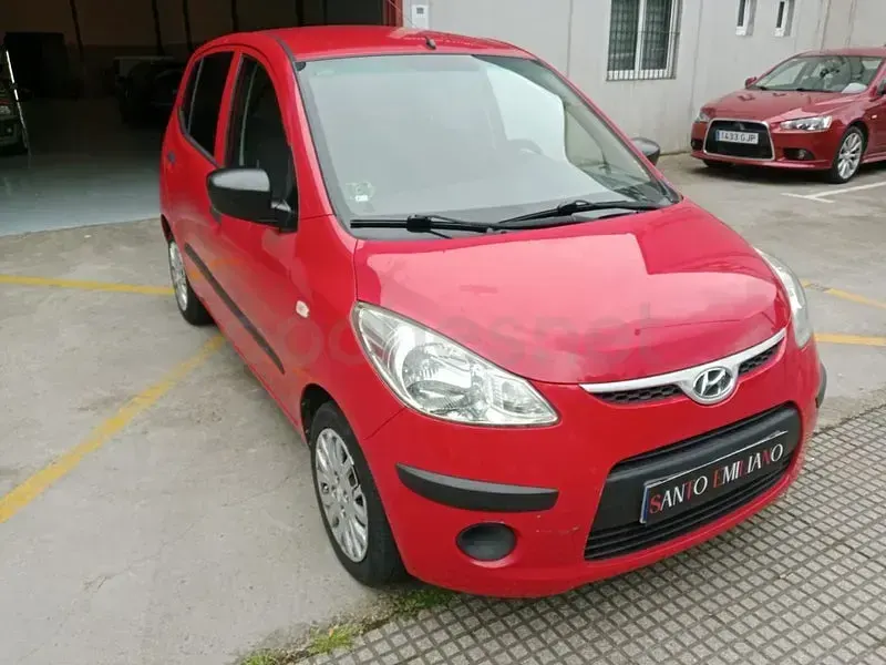Usado Hyundai i10 Comfort 66 CV (48 kW) 2009 Rojo Utilitario