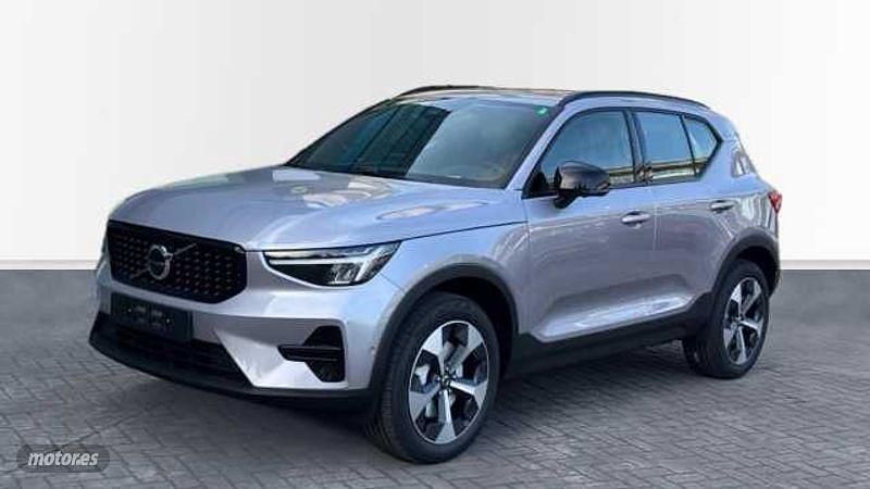Plateado Nuevo 2025 Volvo XC40 Plus SUV | 42.100 € (Precio justo) - Imagen 1/4