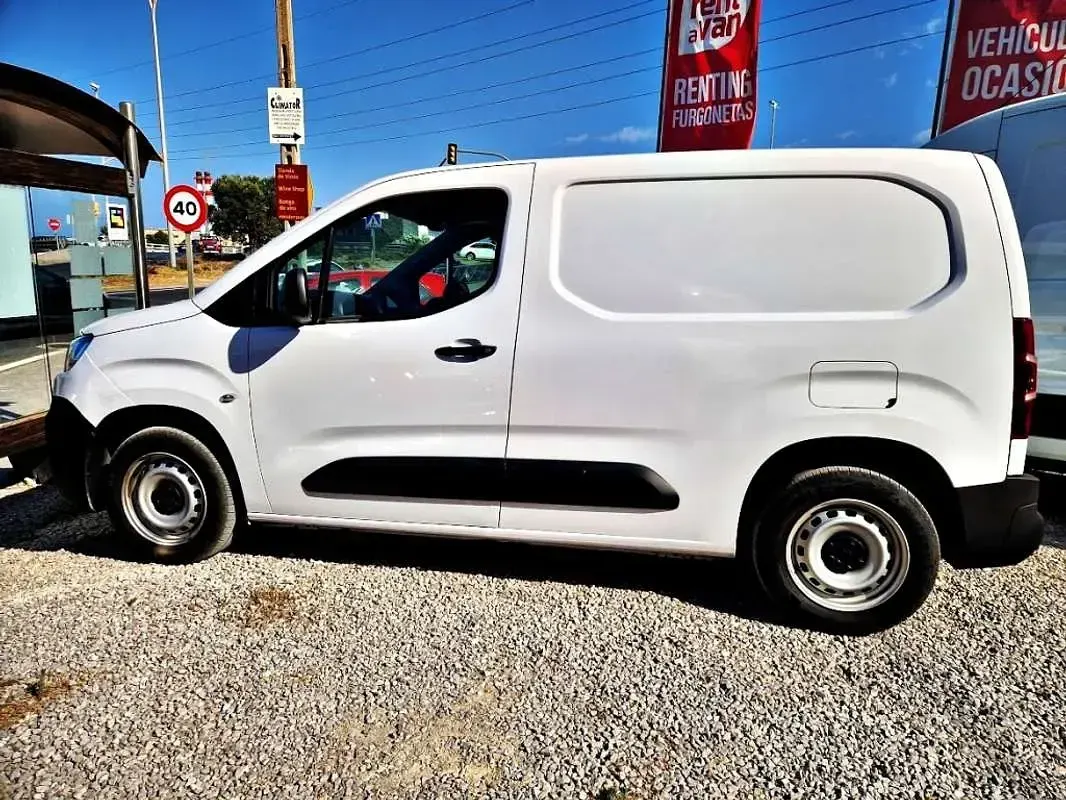 Usado Citroën Berlingo 102 CV (75 kW) 2024 Blanco Monovolumen